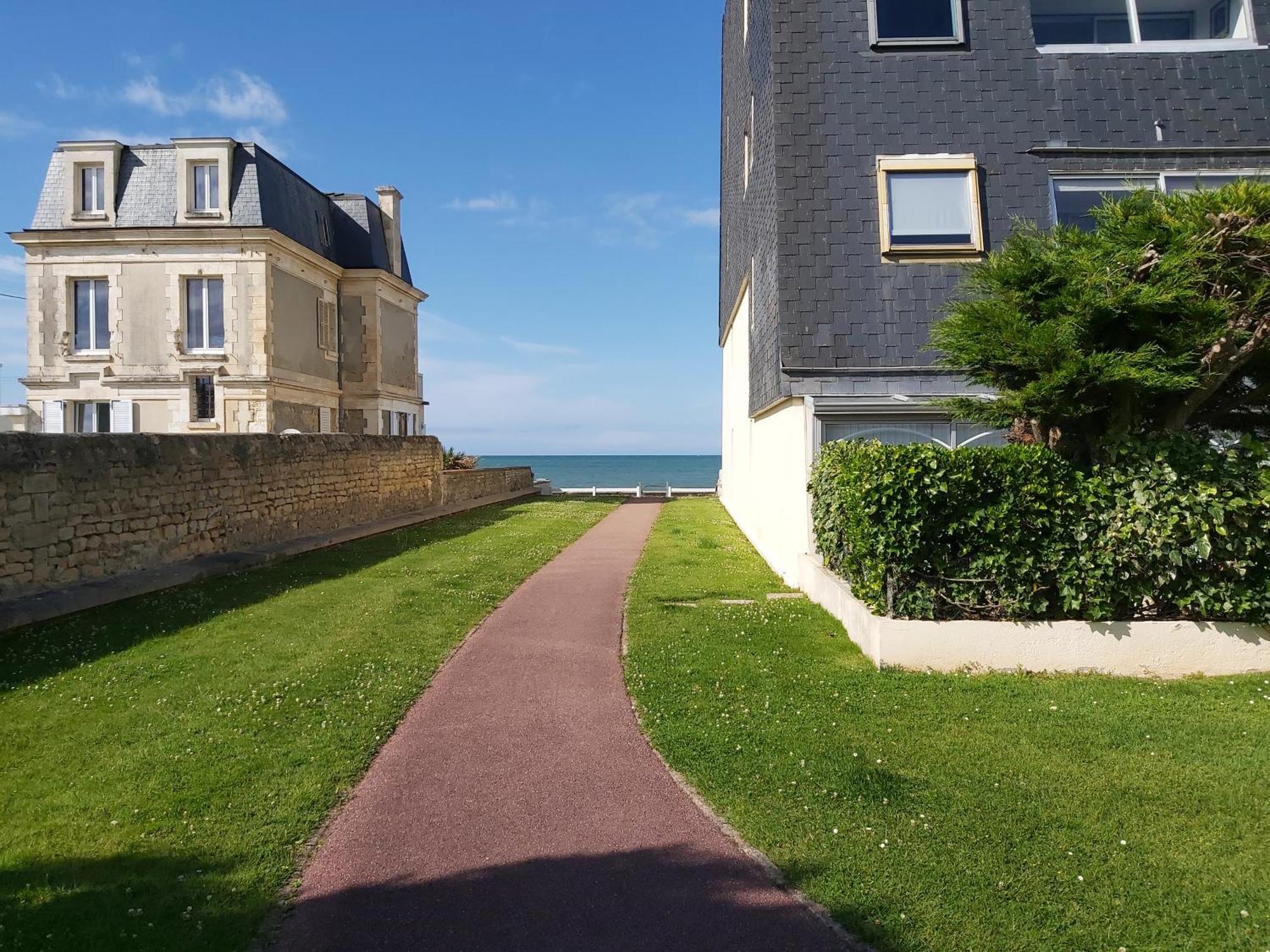 Les Pieds Dans L'Eau - Acces Direct A La Plage Bernieres-sur-Mer Экстерьер фото