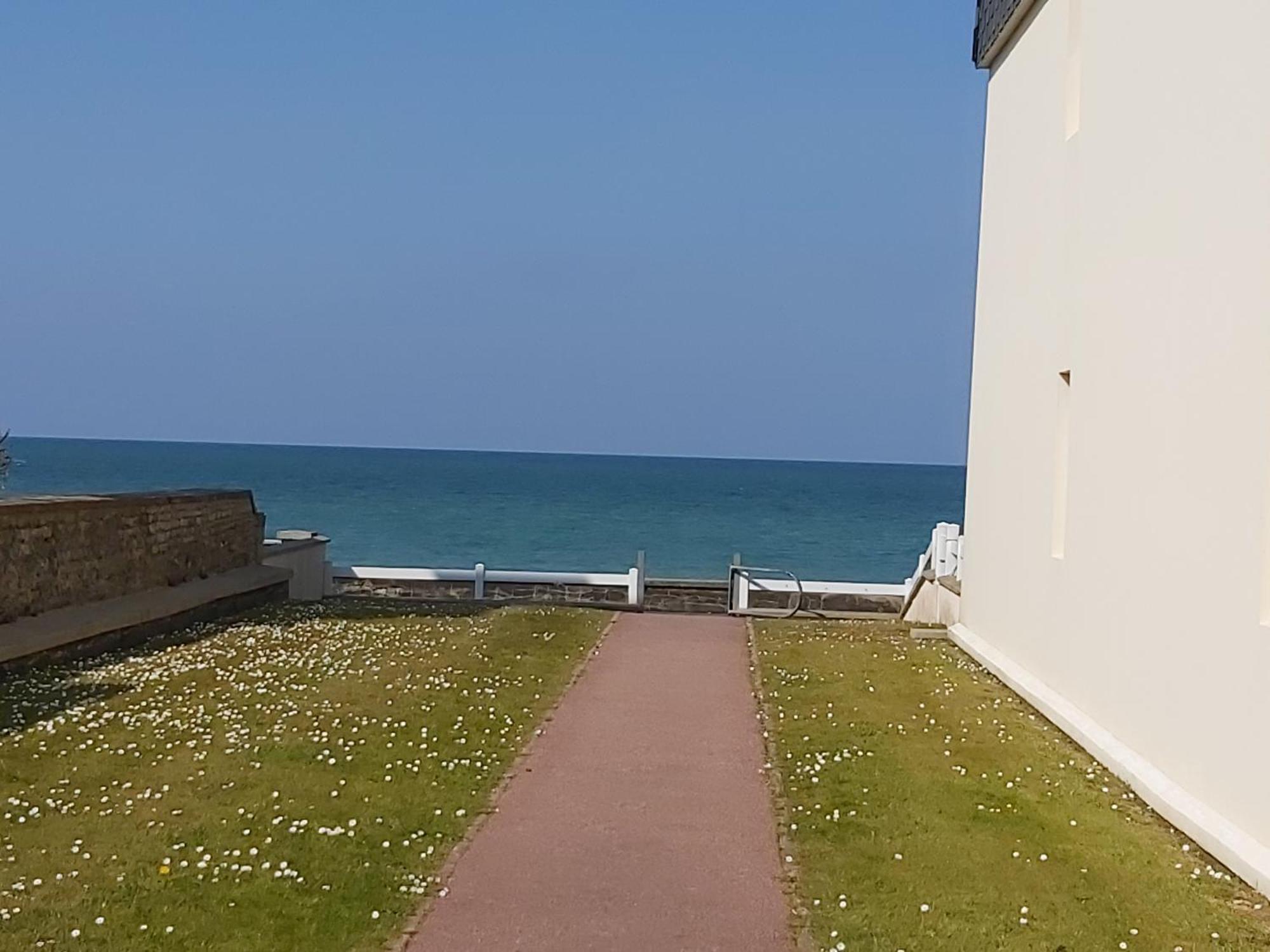Les Pieds Dans L'Eau - Acces Direct A La Plage Bernieres-sur-Mer Экстерьер фото
